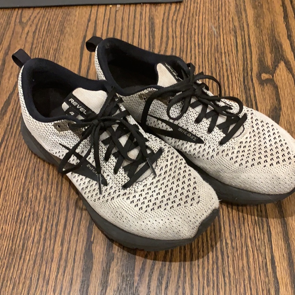 Brooks Revel 4 Running Sneakers - Size 9